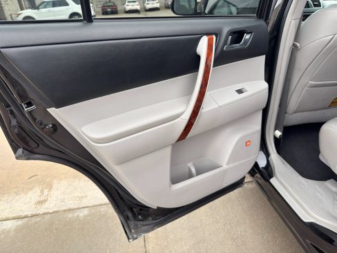 Used 2012 Toyota Highlander Limited FWD image 31