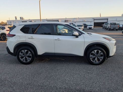 Used 2023 Nissan Rogue SV FWD image 3