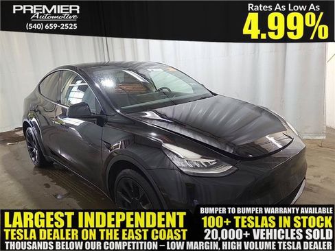 Used 2022 Tesla Model Y Long Range AWD/4WD image 1