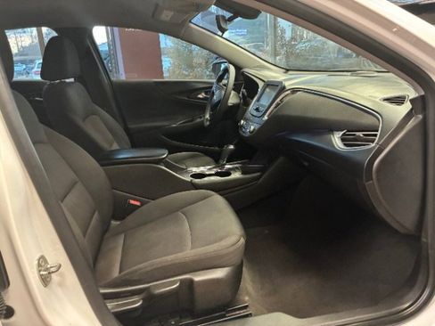 Used 2018 Chevrolet Malibu LT image 23