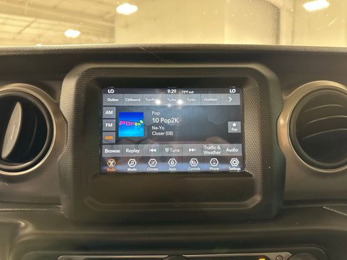 Used 2021 Jeep Gladiator Sport image 25