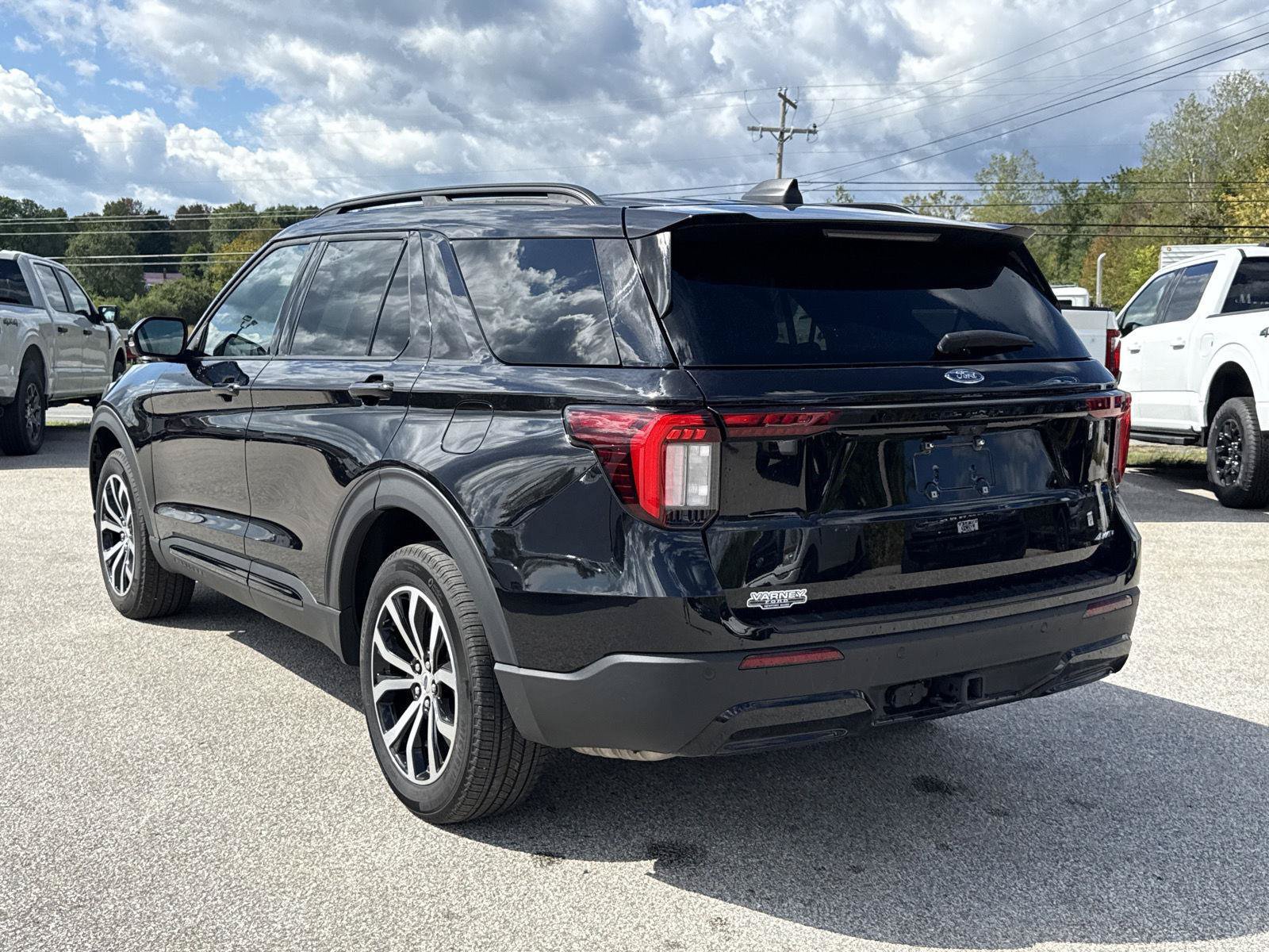 Used 2025 Ford Explorer ST-Line AWD/4WD image 5
