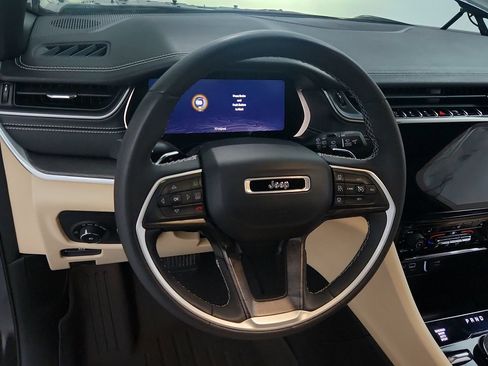 Used 2023 Jeep Grand Cherokee Limited AWD/4WD image 18