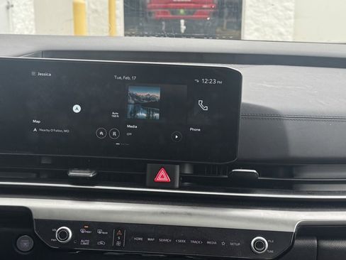 Used 2025 Kia Carnival SX w/ SX Dark Edition Package image 15