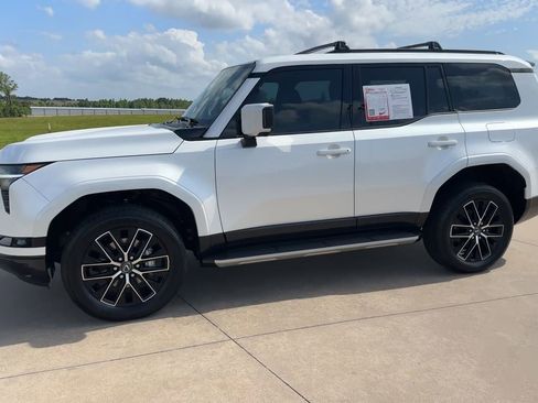 Used 2026 Lexus GX 550 w/ Accessory Package (2T) AWD/4WD image 5