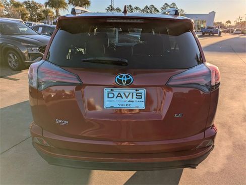Used 2017 Toyota RAV4 LE image 5