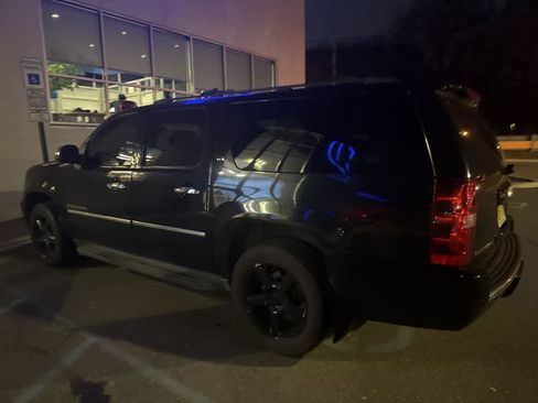 Used 2012 Chevrolet Suburban LTZ image 21