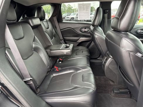 Used 2019 Jeep Cherokee Limited w/ Technology Group image 18