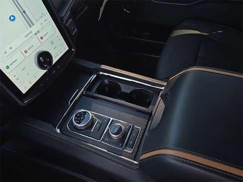 Used 2023 Ford Expedition Platinum image 20