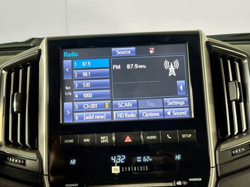 Used 2017 Toyota Land Cruiser image 16