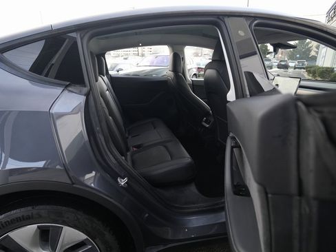 Used 2020 Tesla Model Y Long Range image 34