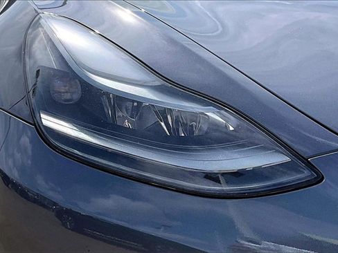Used 2021 Tesla Model 3 Performance image 31