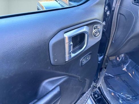 Used 2022 Jeep Wrangler Unlimited Rubicon w/ LED Lighting Group AWD/4WD image 13