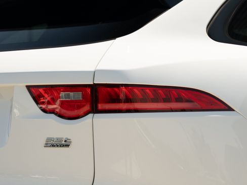 Used 2017 Jaguar F-PACE Premium AWD/4WD image 26