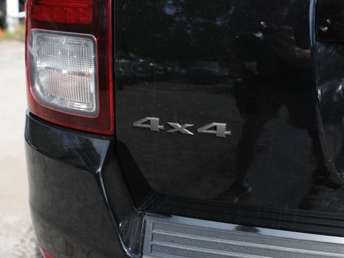 Used 2016 Jeep Compass 75th Anniversary w/ Power Value Group image 9