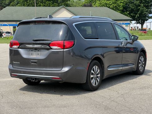 Used 2020 Chrysler Pacifica Touring-L Plus FWD image 16