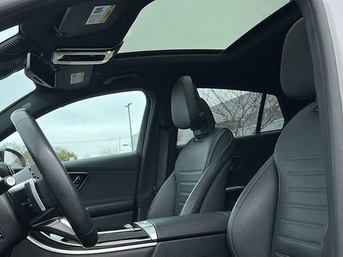 Used 2024 Mercedes-Benz GLC 300 4MATIC image 11