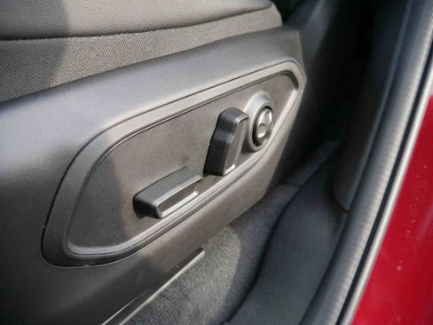 New 2025 Jeep Grand Cherokee Altitude image 28