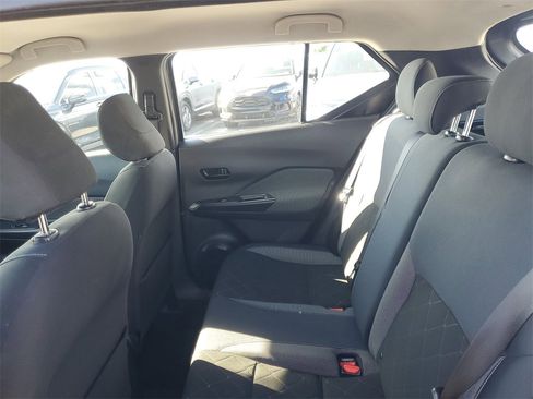 Used 2019 Nissan Kicks S image 10