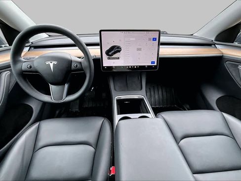 Used 2024 Tesla Model Y Long Range AWD/4WD image 15