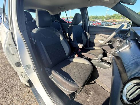 Used 2018 Nissan Kicks SV FWD image 17