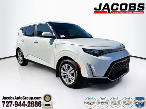 Used 2023 Kia Soul LX image 1