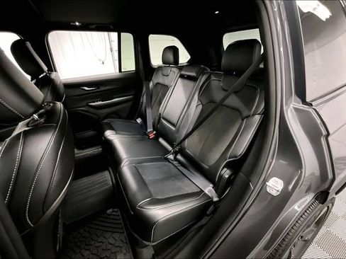 Used 2024 Jeep Grand Cherokee Altitude AWD/4WD image 25