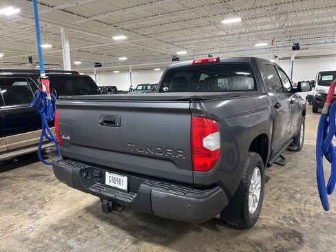 Used 2020 Toyota Tundra SR5 w/ SR5 Convenience Package image 3