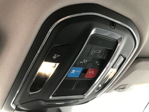 Used 2023 Jeep Grand Cherokee Limited image 11