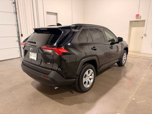Used 2021 Toyota RAV4 LE image 5