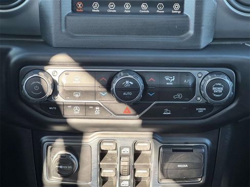 Used 2021 Jeep Gladiator Sport image 18