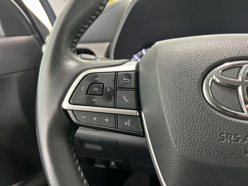 Used 2024 Toyota Highlander LE FWD image 6