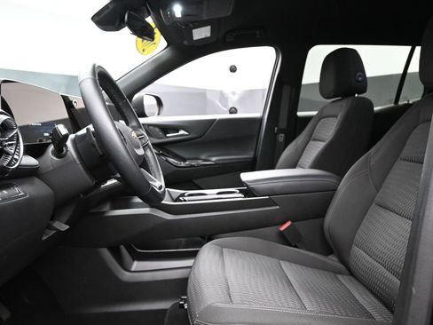 Used 2025 Chevrolet Equinox LT FWD image 13