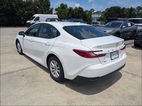 Used 2025 Toyota Camry LE FWD image 5