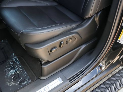 Used 2025 Chevrolet Tahoe Z71 AWD/4WD image 11