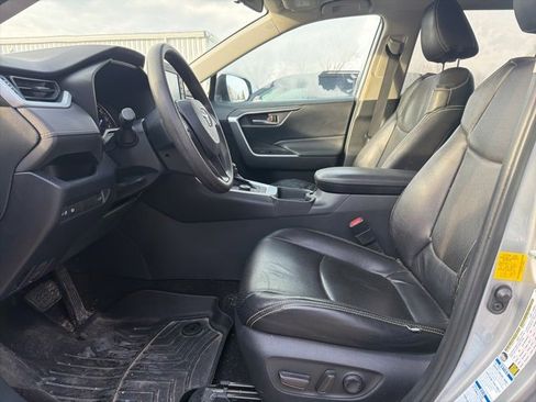 Used 2020 Toyota RAV4 XLE image 17