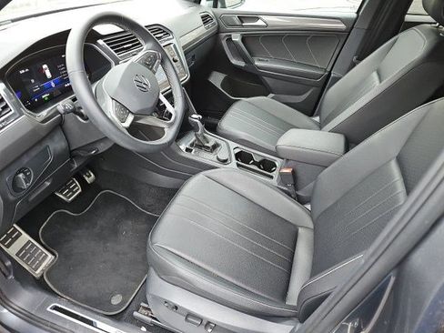 Used 2023 Volkswagen Tiguan SE R-Line image 19