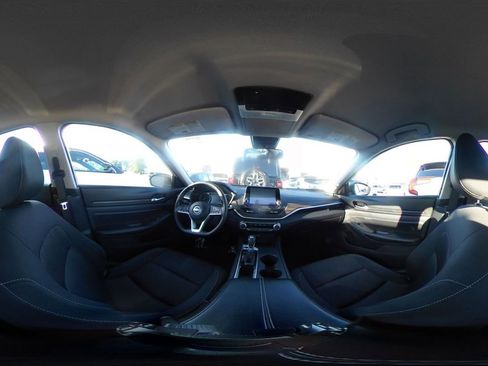 Used 2025 Nissan Altima 2.5 SV FWD image 42
