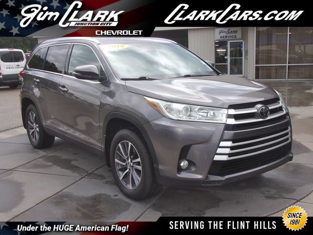 Used 2019 Toyota Highlander XLE AWD/4WD image 1