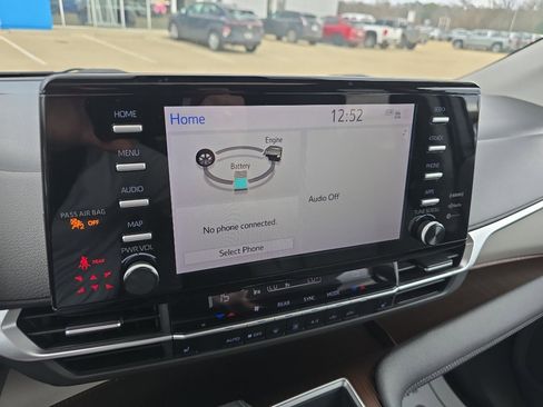 Used 2023 Toyota Sienna XLE image 24