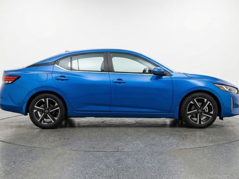 Used 2025 Nissan Sentra SV FWD image 11