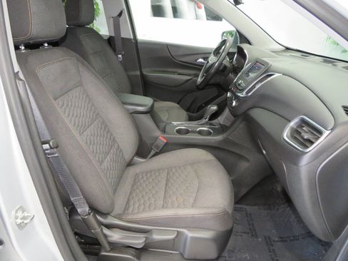 Used 2021 Chevrolet Equinox LT w/ Driver Convenience Package image 11