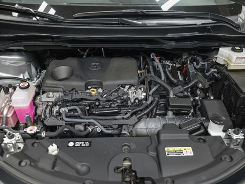 Used 2024 Toyota Sienna XLE w/ XLE Plus Package FWD image 11
