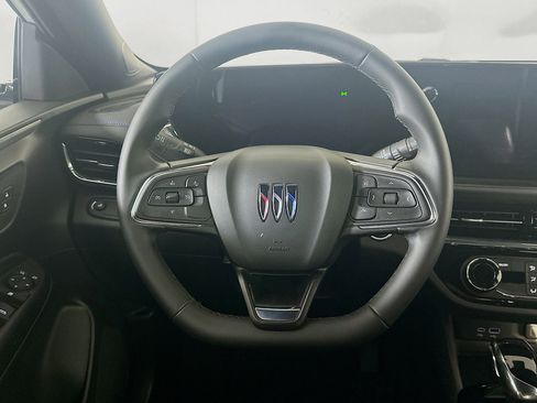 Used 2025 Buick Envista Sport Touring image 17