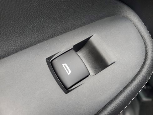 Used 2021 Buick Encore GX Essence w/ Experience Buick Package image 11