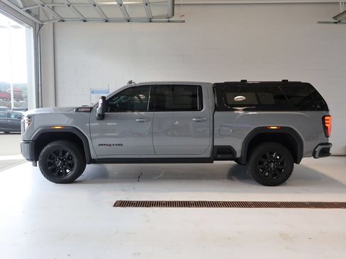 Used 2024 GMC Sierra 2500 AT4 w/ AT4 Premium Plus Package AWD/4WD image 7