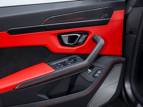 Used 2022 Lamborghini Urus image 28