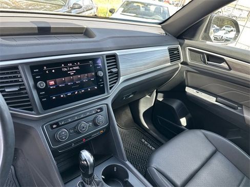 Used 2021 Volkswagen Atlas Cross Sport SE image 18