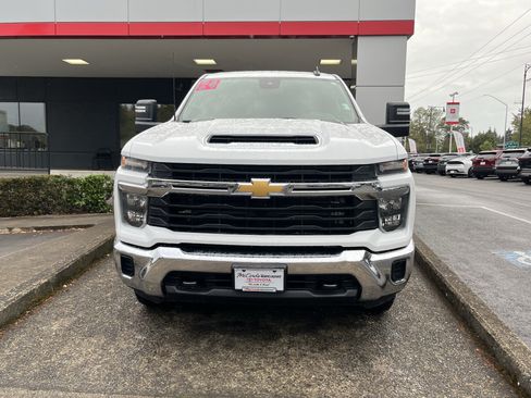Used 2024 Chevrolet Silverado 2500 LT AWD/4WD image 2