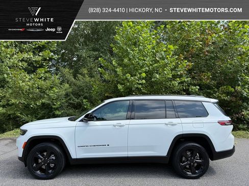 Used 2025 Jeep Grand Cherokee L Limited w/ Black Appearance Package RWD image 1